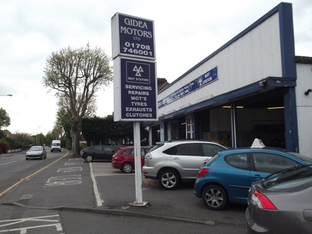 Gidea Motors service, MOT and tyres for all vehicles. Gidea Park car and vehicle service, MOT, parts, repairs. Gidea Park garage.